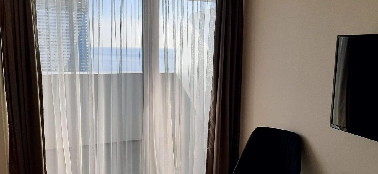 Alliance Palace Sea View Apartment Батумі Екстер'єр фото